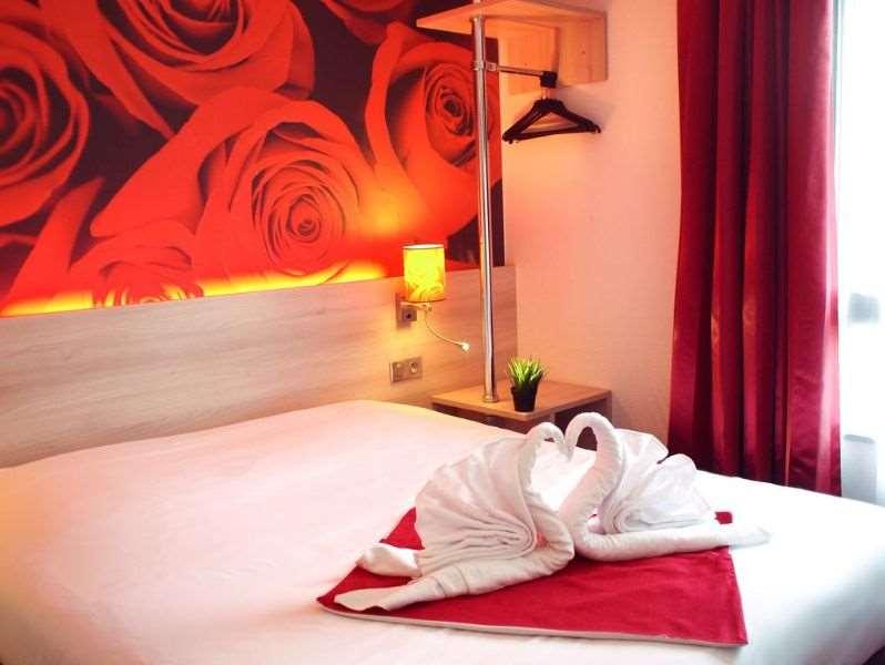 Brit Hotel Essentiel De Granville Room photo